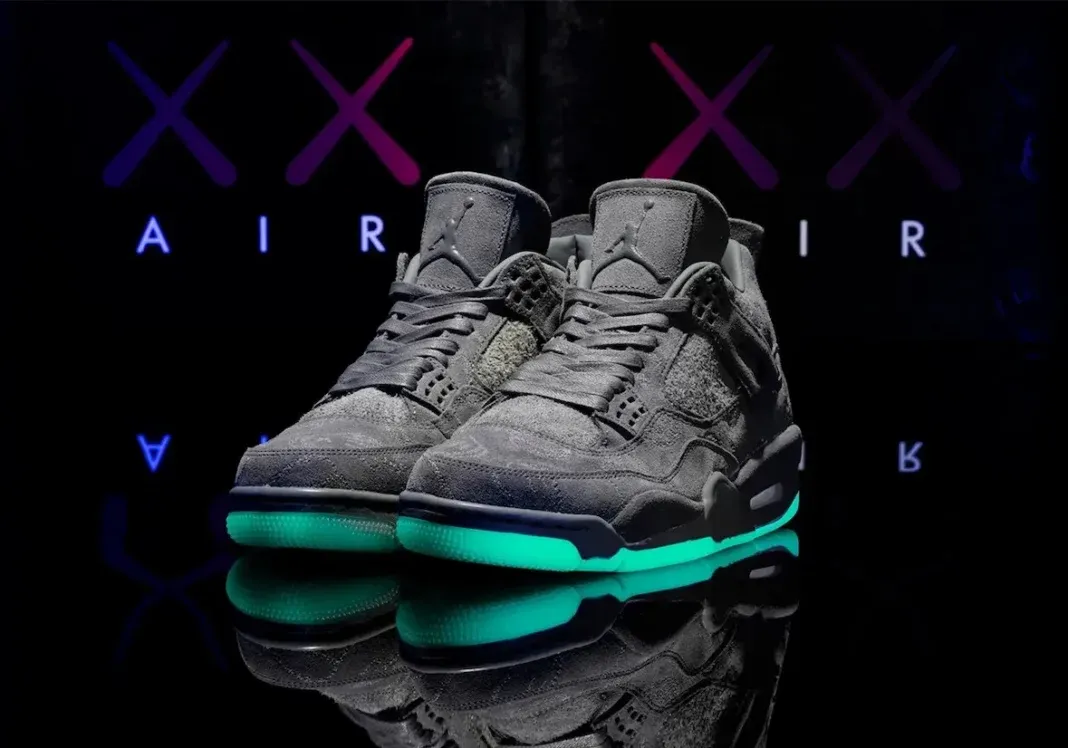 KAWS x Air Jordan EDC - AJ4 鞋