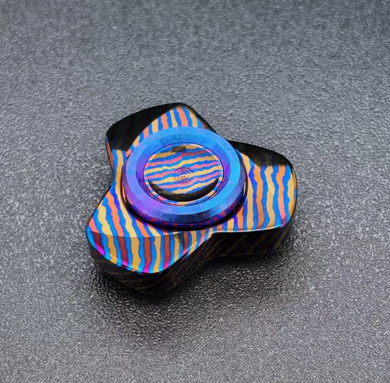 TW EDC SPINNER - 三叶玲珑云 指尖陀螺