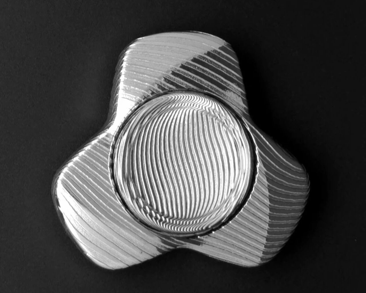 TW EDC SPINNER - 三叶玲珑云 指尖陀螺