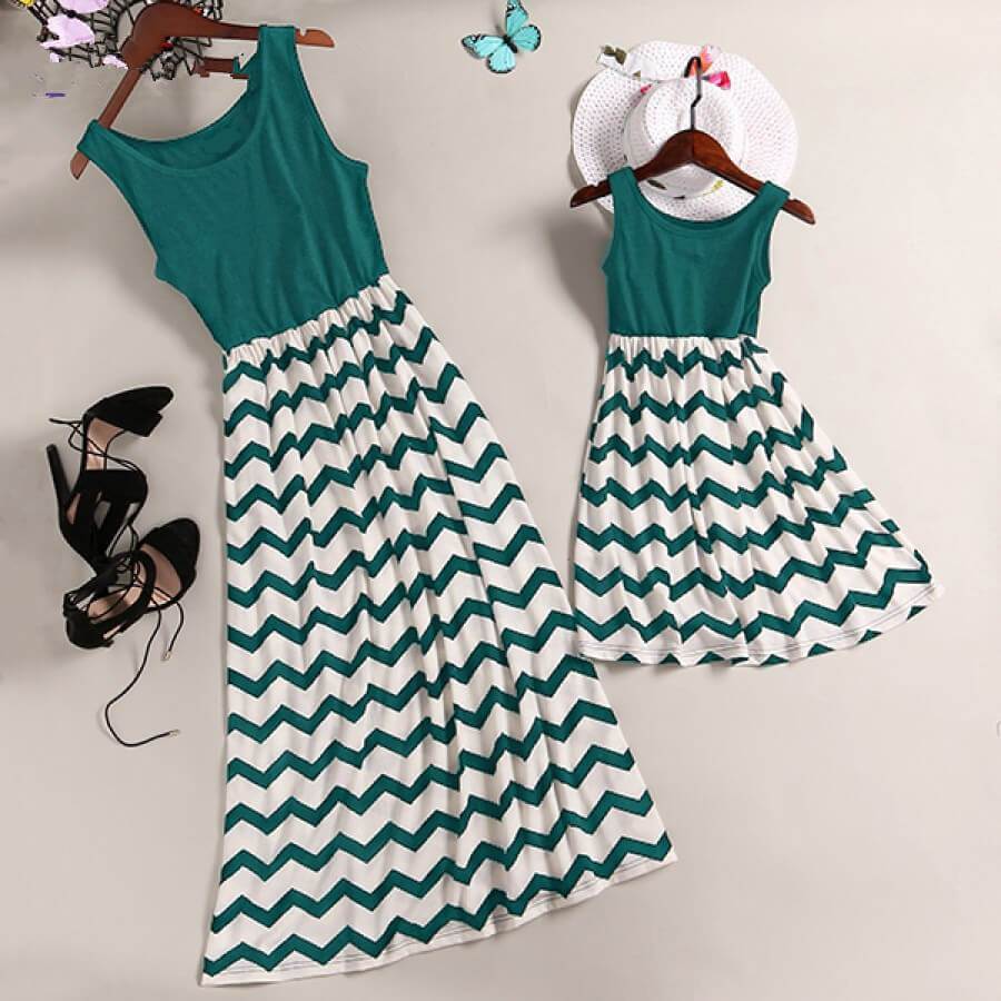 Mom and Me Trendy Sleeveless Wave Striped Dress (2536796094548)