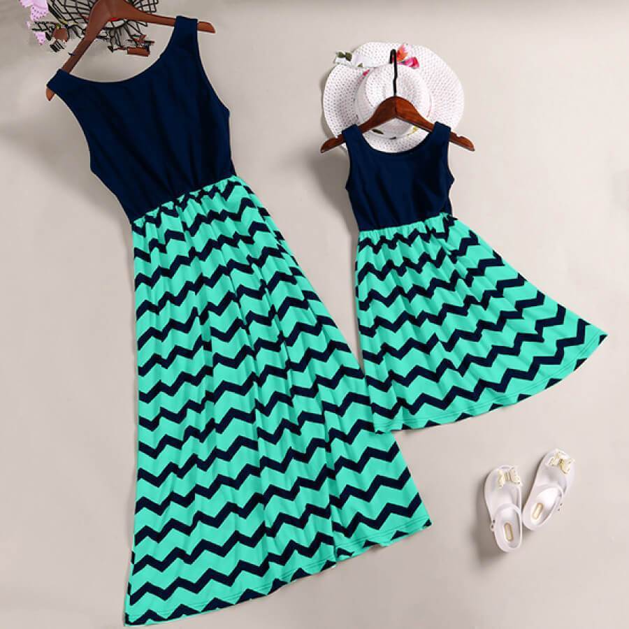 Mom and Me Trendy Sleeveless Wave Striped Dress (2536796094548)