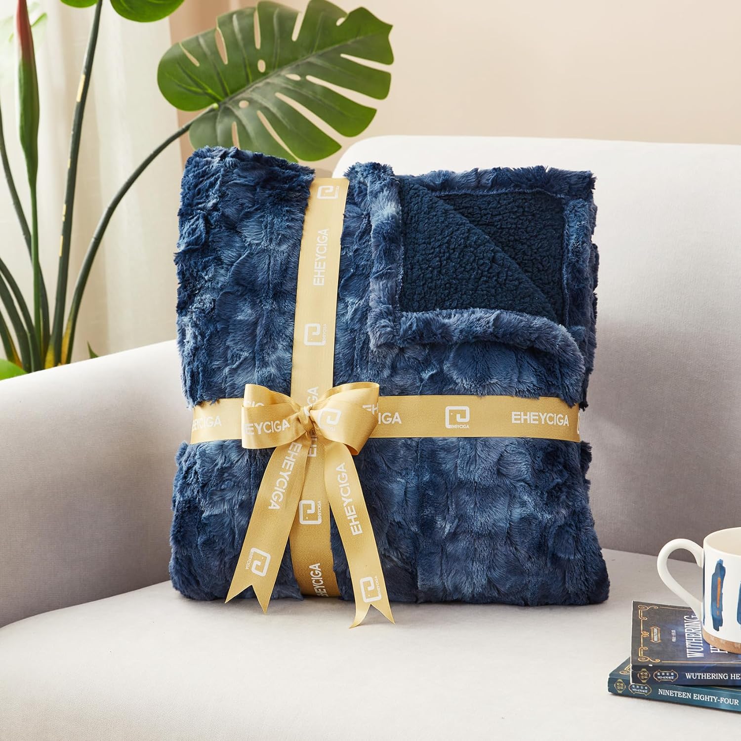  Electric Heated Blanket Throw Faux Fur, 10 Hours Auto Shut Off 6 Heating Levels Heating Blanket Throw, Soft Warm Heated Blanket Fast Heating Navy Blue, Faux Fur & Sherpa