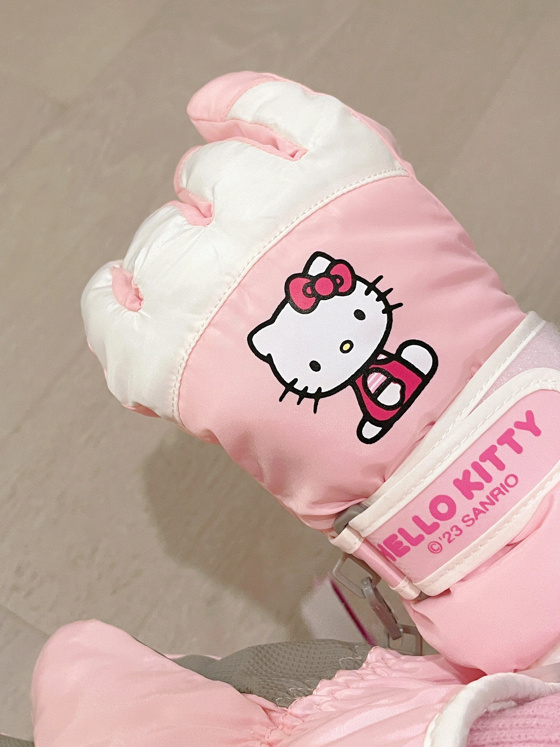 Hellokitty Winter Snow Gloves Waterproof Ski Gloves Warm Windproof Gloves