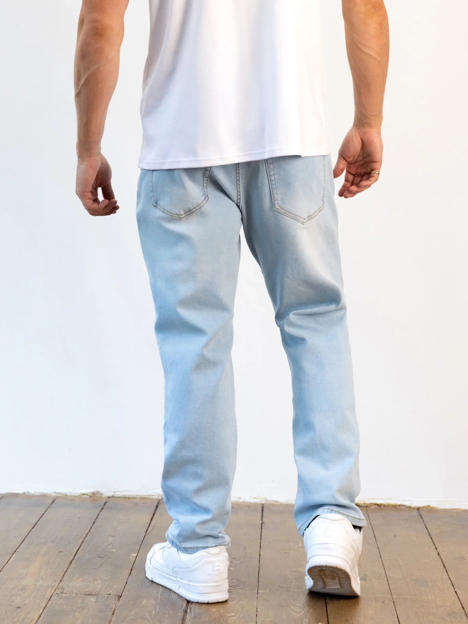 Loose Fitting Jeans - Light Blue