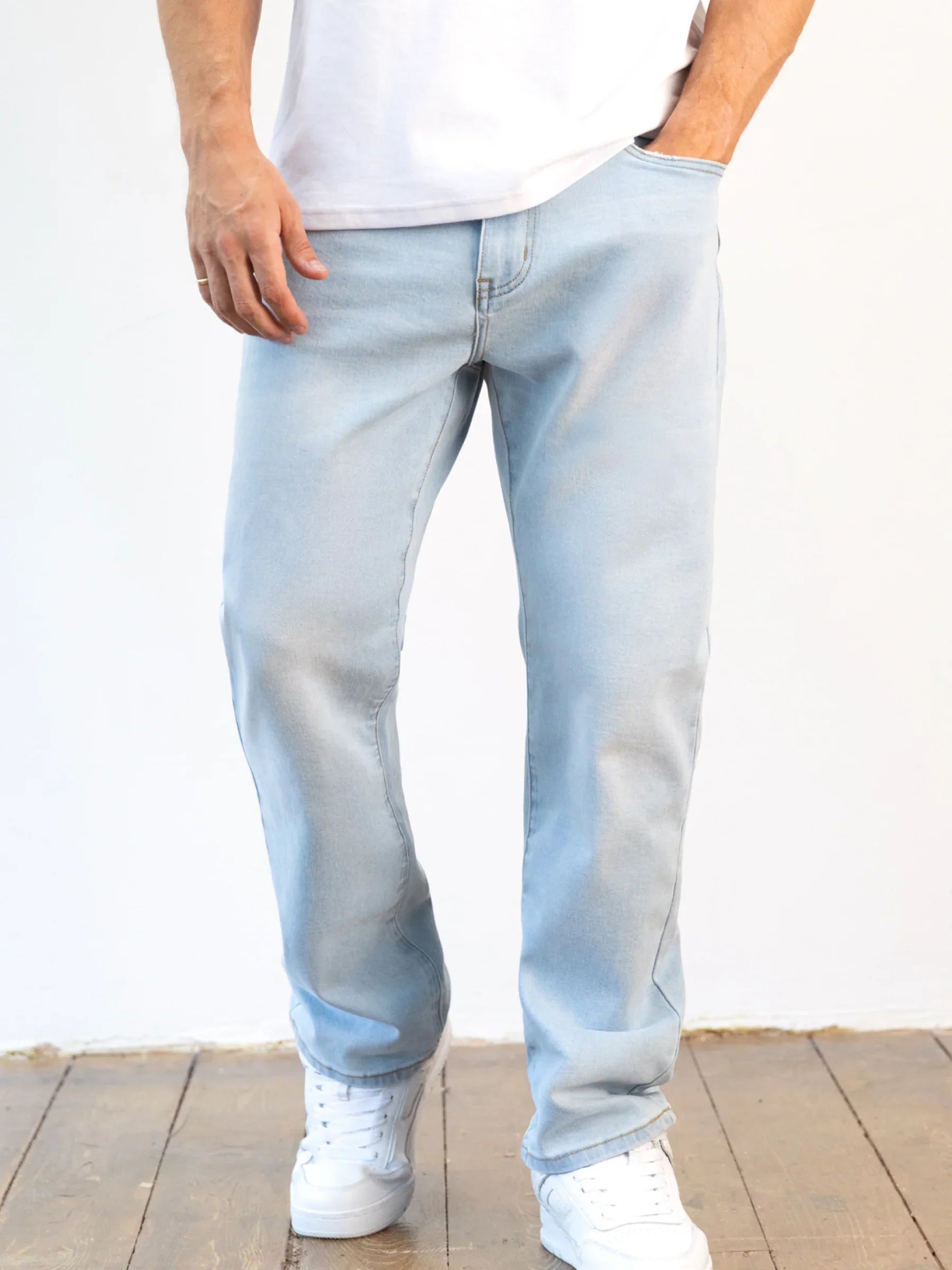 Loose Fitting Jeans - Light Blue