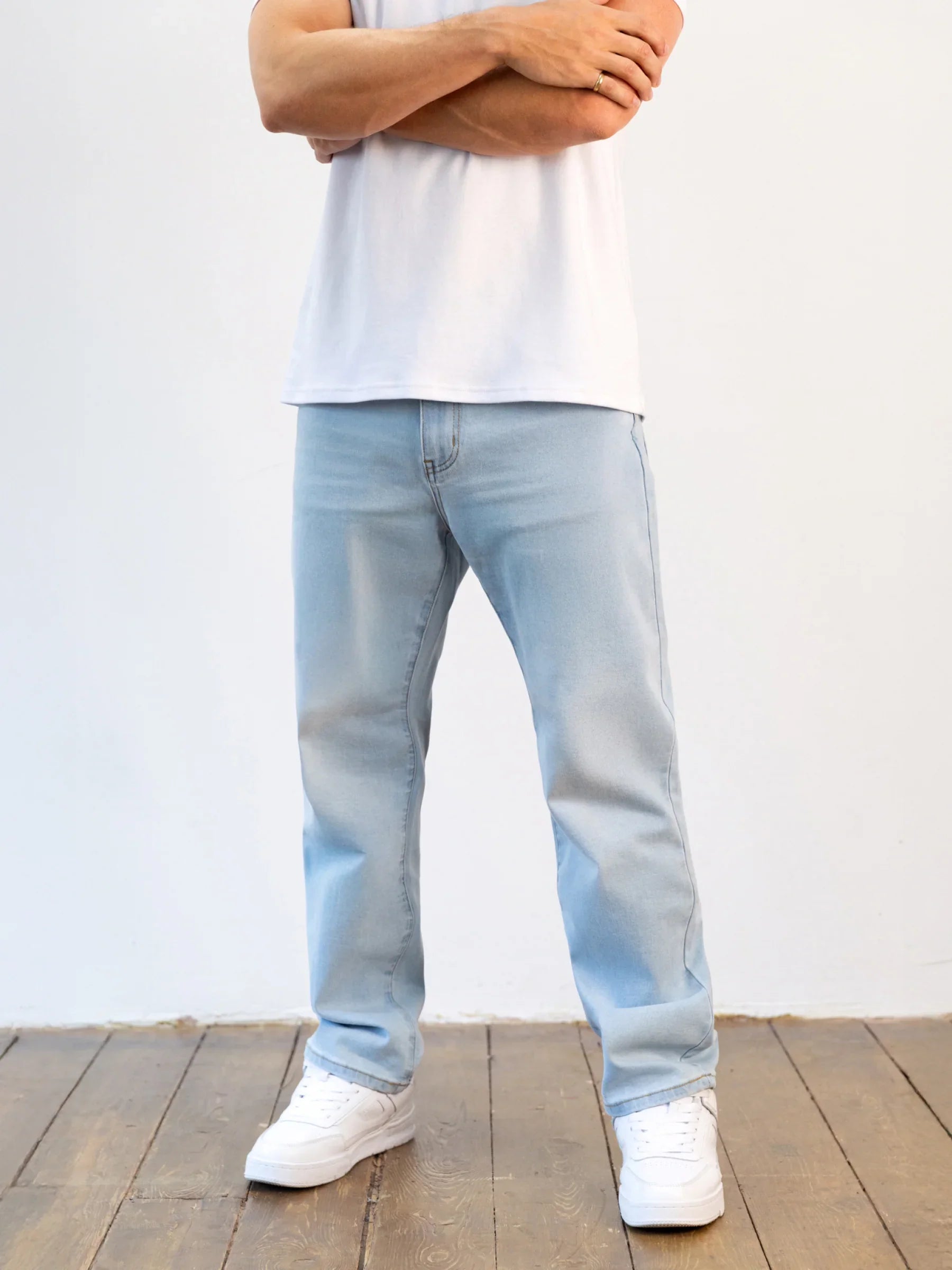 Loose Fitting Jeans - Light Blue