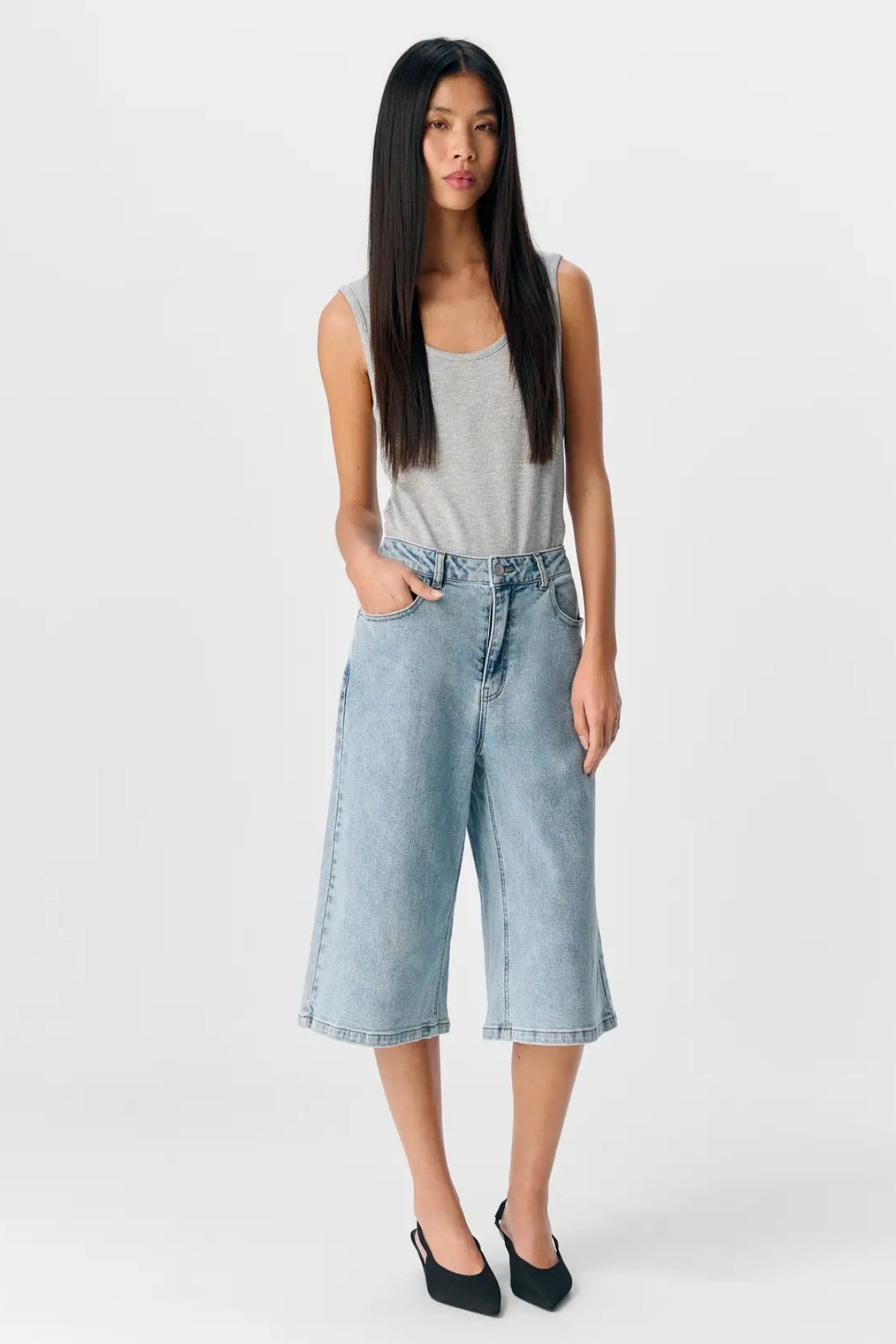 Isra Bermuda Shorts - Medium Blue Denim