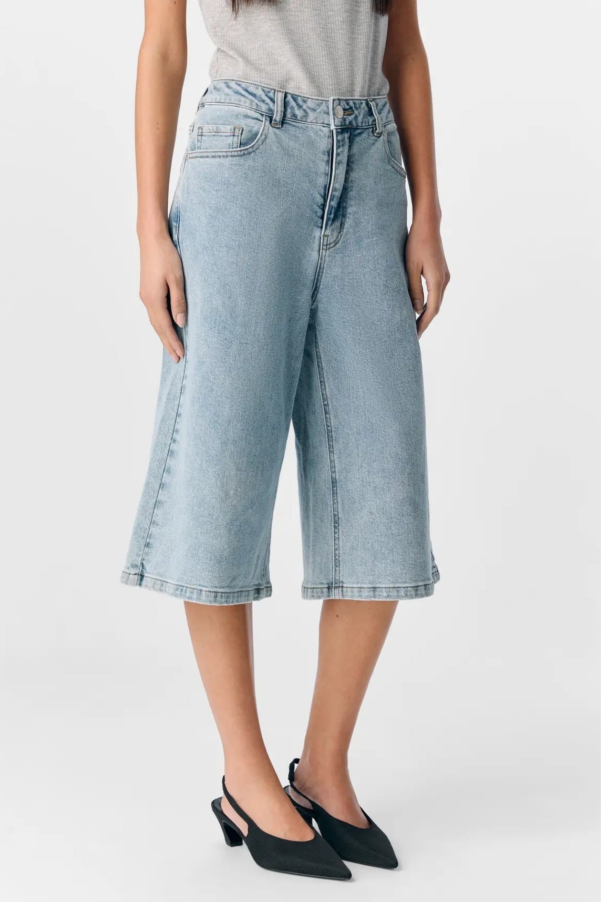 Isra Bermuda Shorts - Medium Blue Denim
