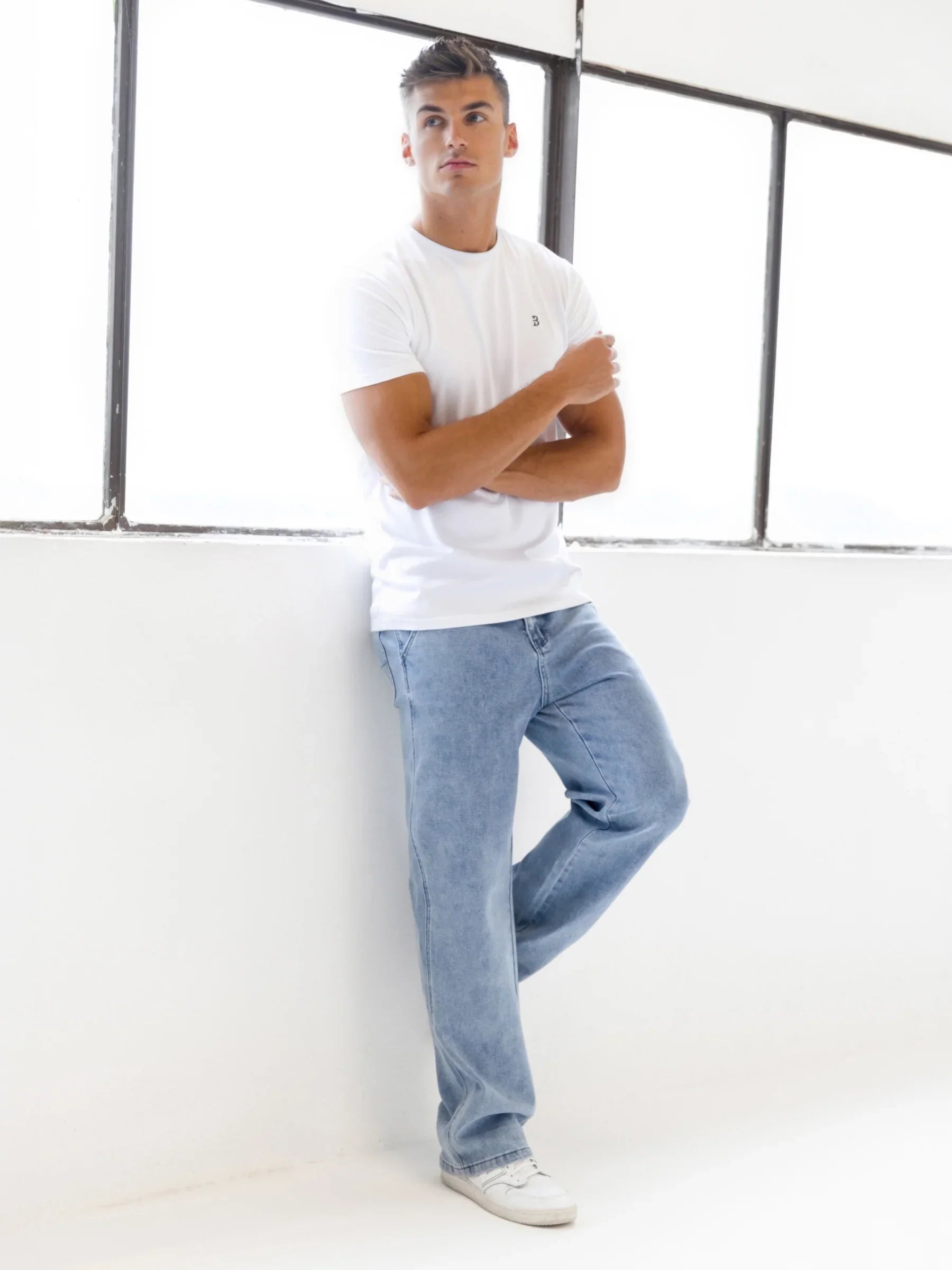 Straight Leg Jeans - Washed Blue