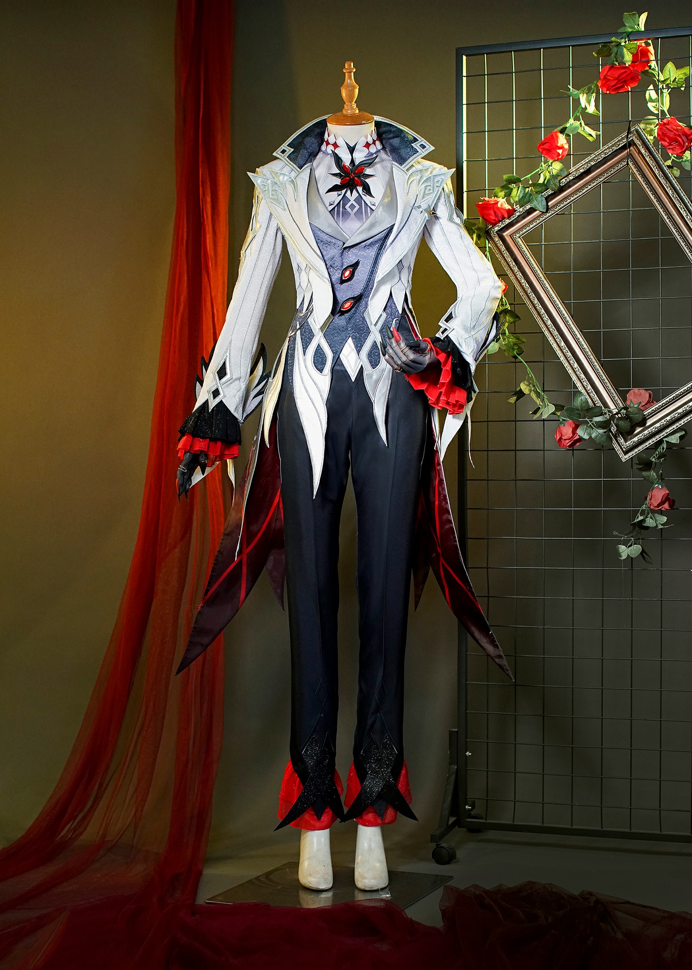Genshin Impact Arlecchino Costume Cosplay Suit