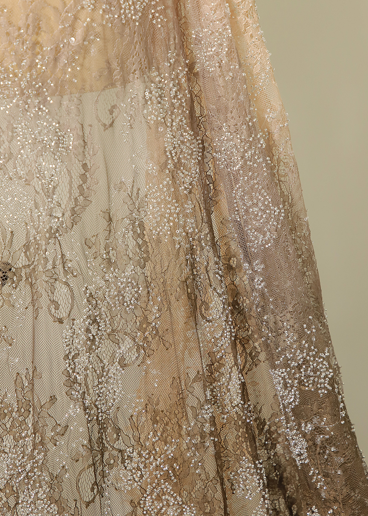 Yanzi Eyelash lace with bead embroidery fabric (YZZX892+L98031）