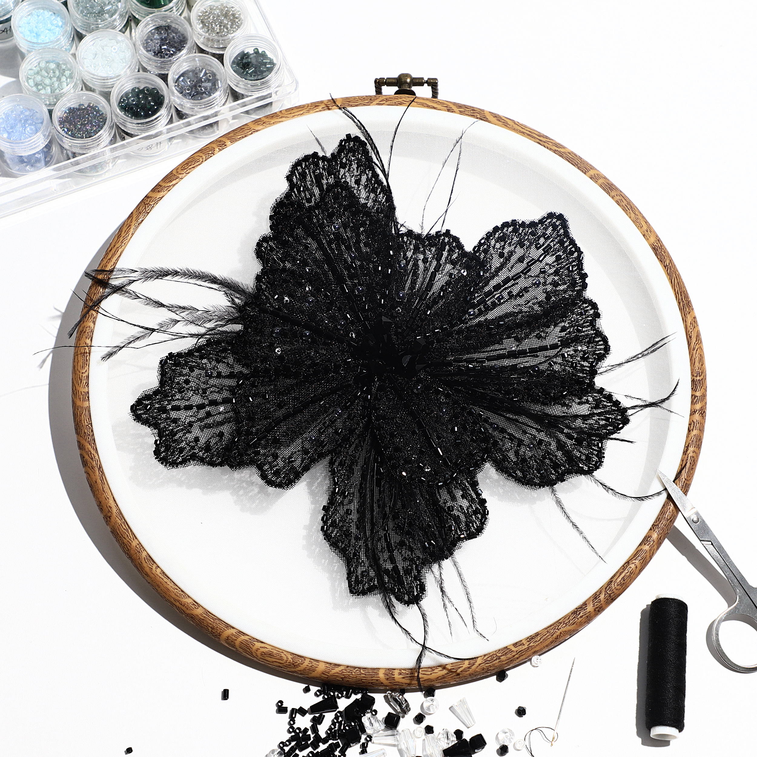 Yanzi Handmade 3d Flower Sequin Beads Applique with Feather for Dress Clothing Accessories (YZDH026）