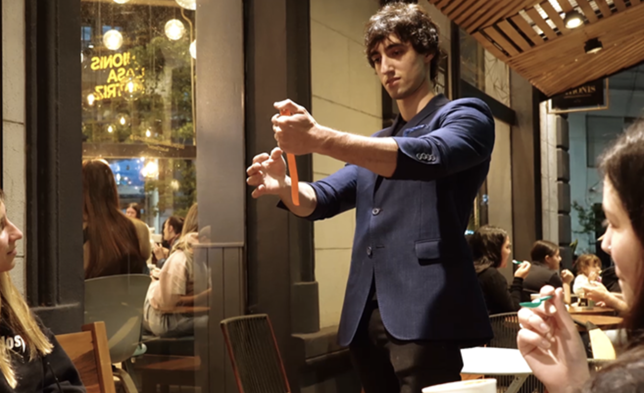 Color Extraction (Gimmicks and Online Instructions) by Vernet Magic -N2G Presents