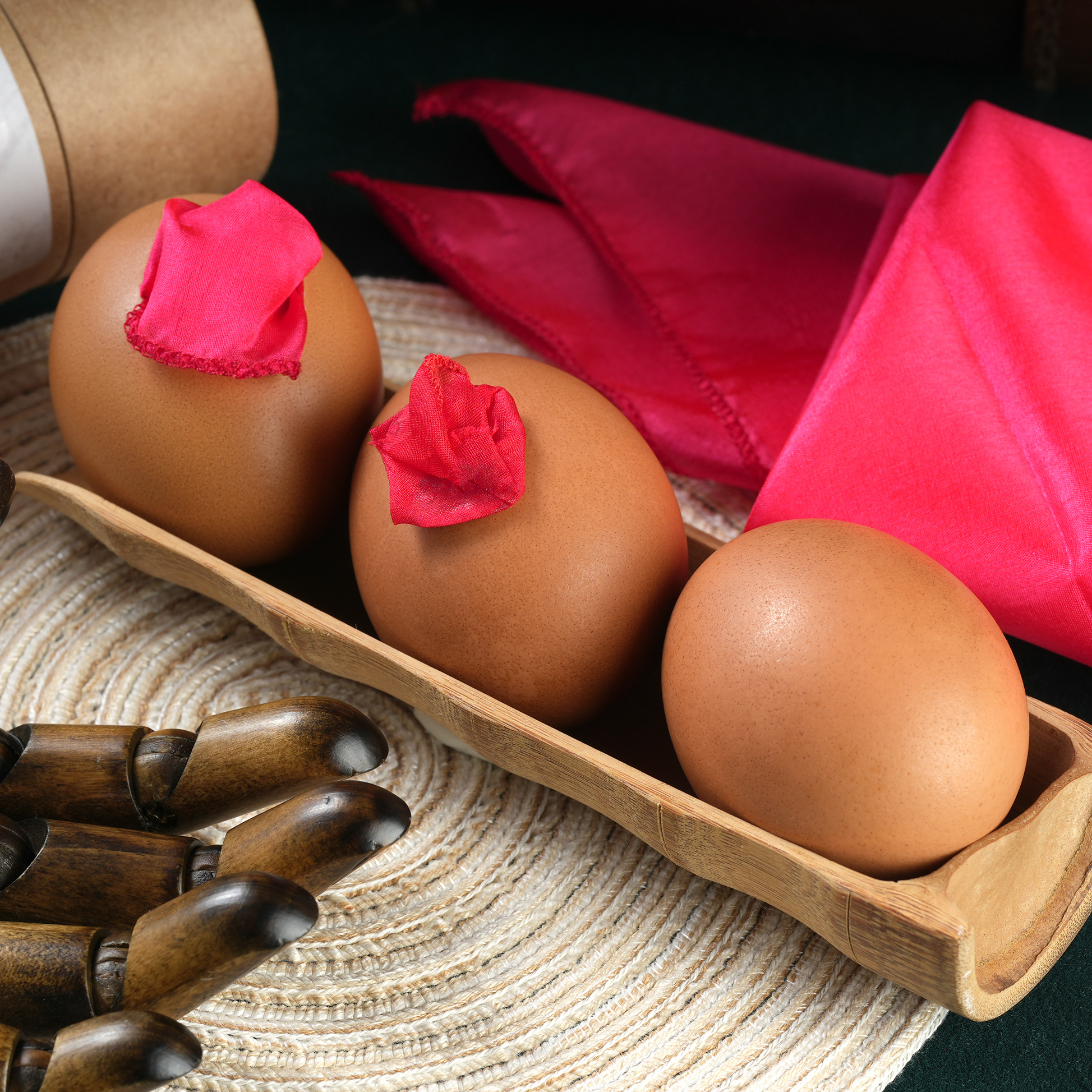 Silk to egg by Hyunsoo Kim & Hidden Magic