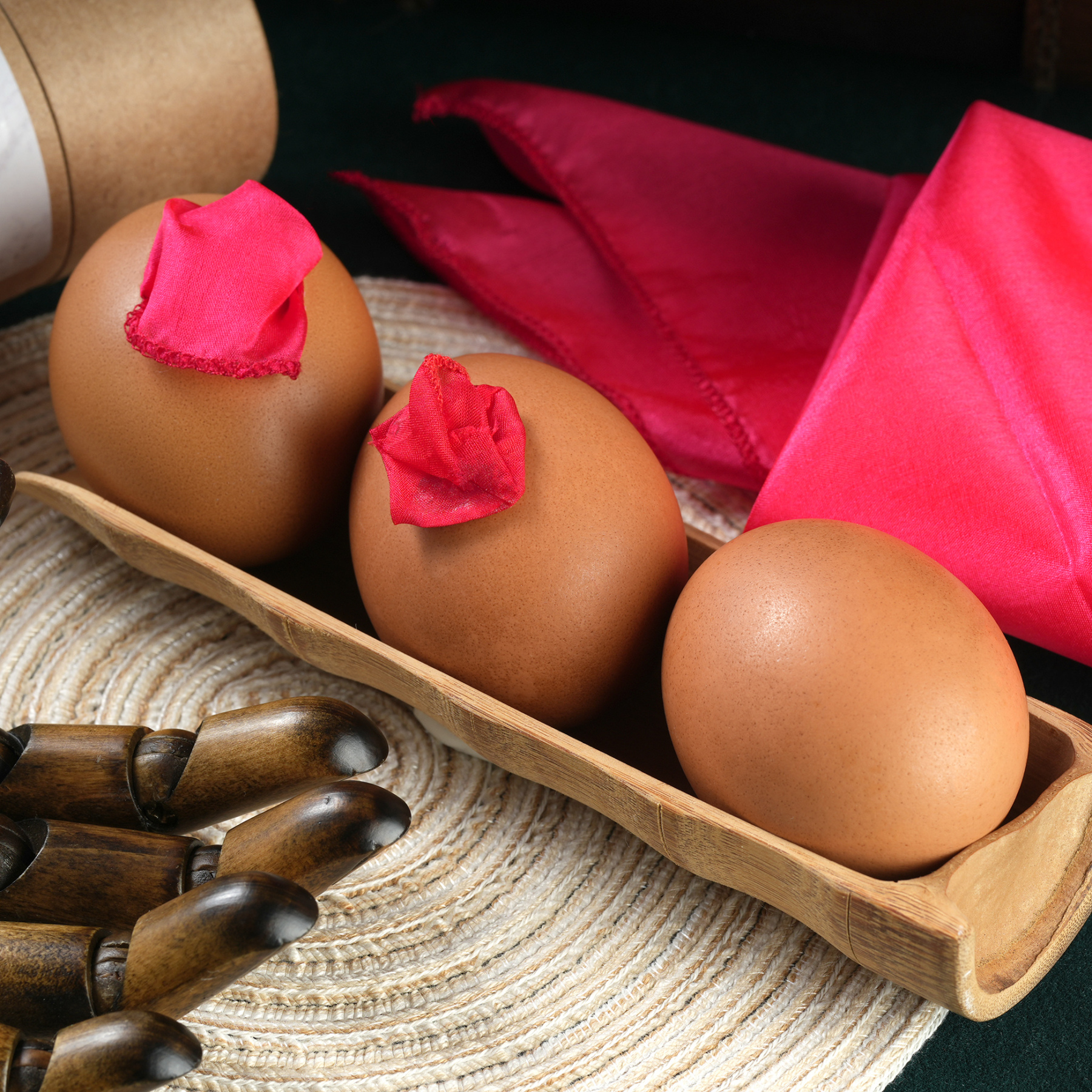 Silk to egg by Hyunsoo Kim & Hidden Magic