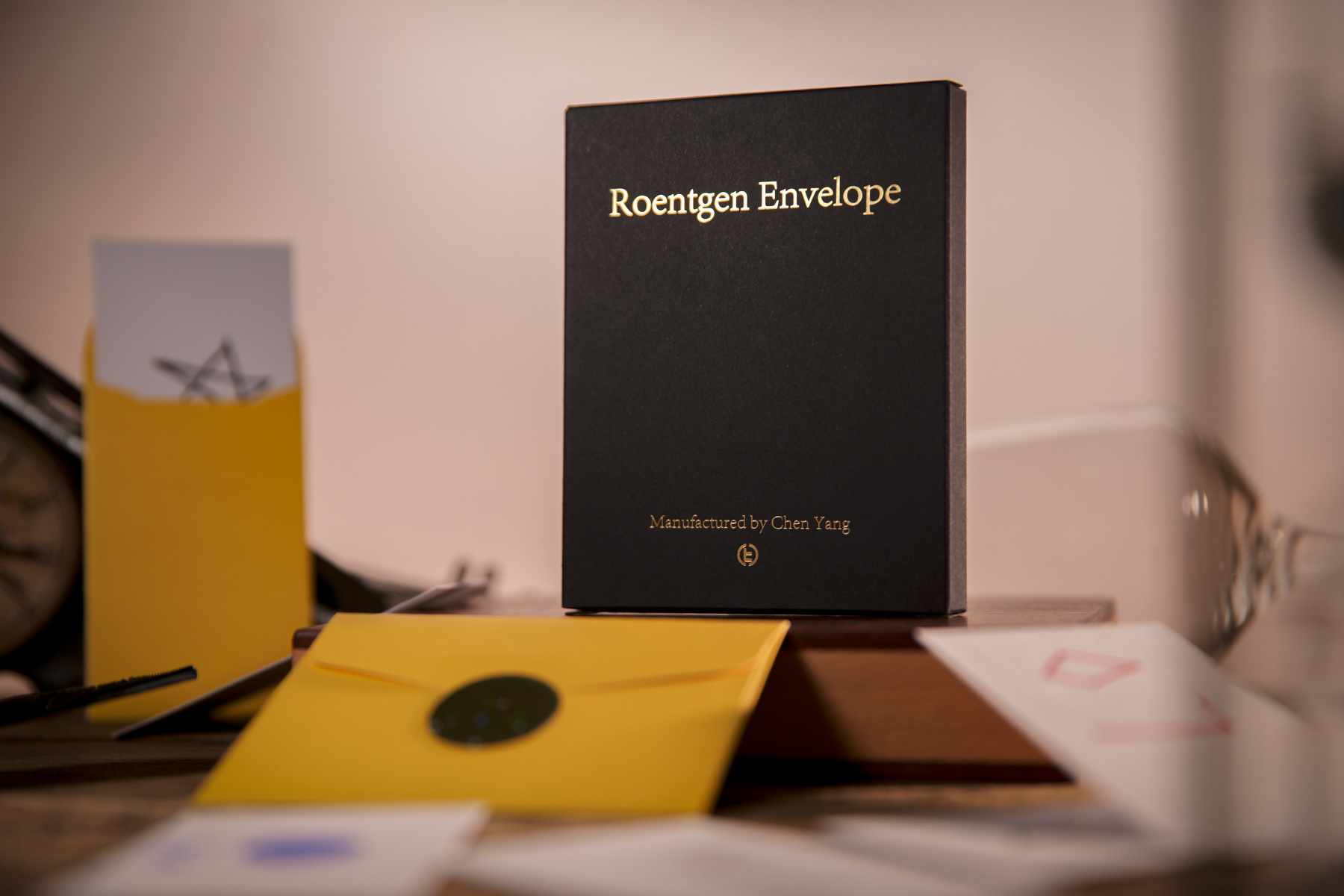 Roentgen Envelope by Chen Yang & TCC Magic