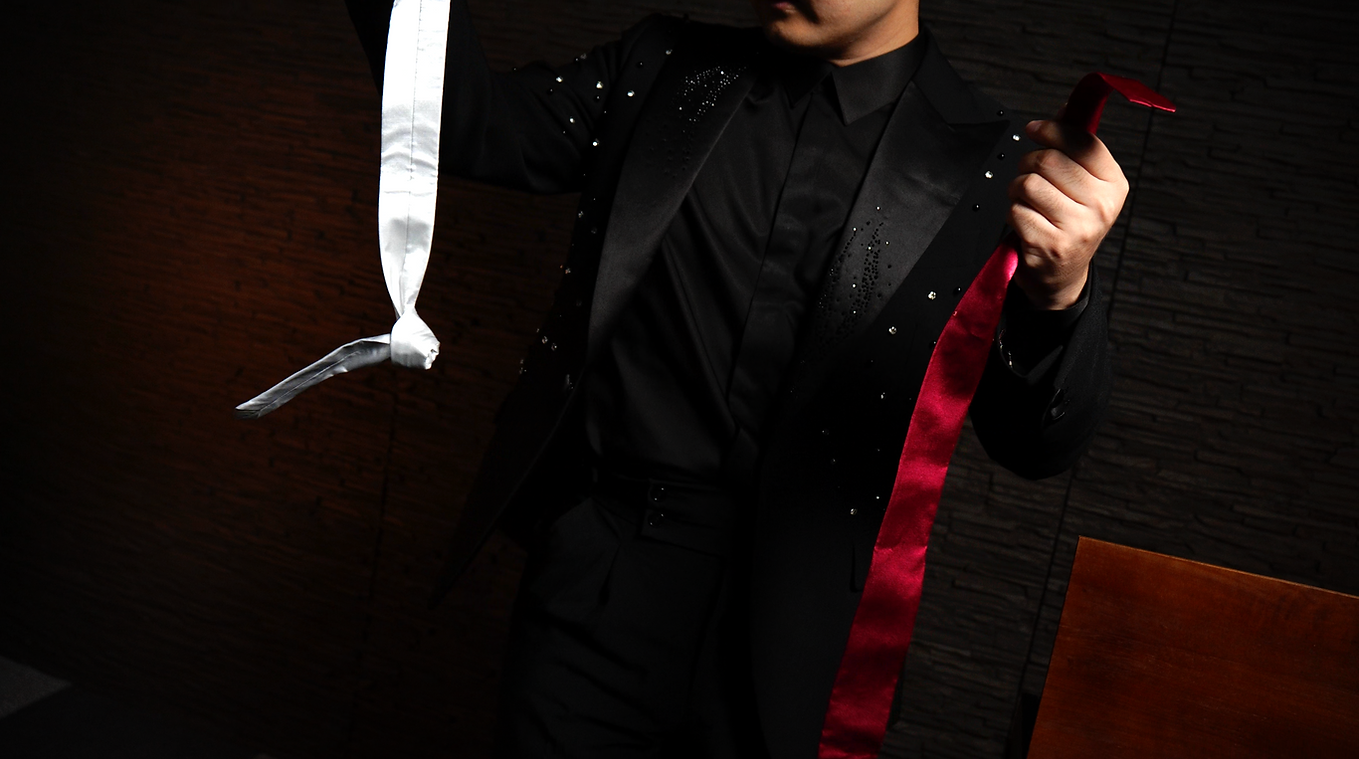Hopping Tie - Versatile Tie Magic Routine by Leon King