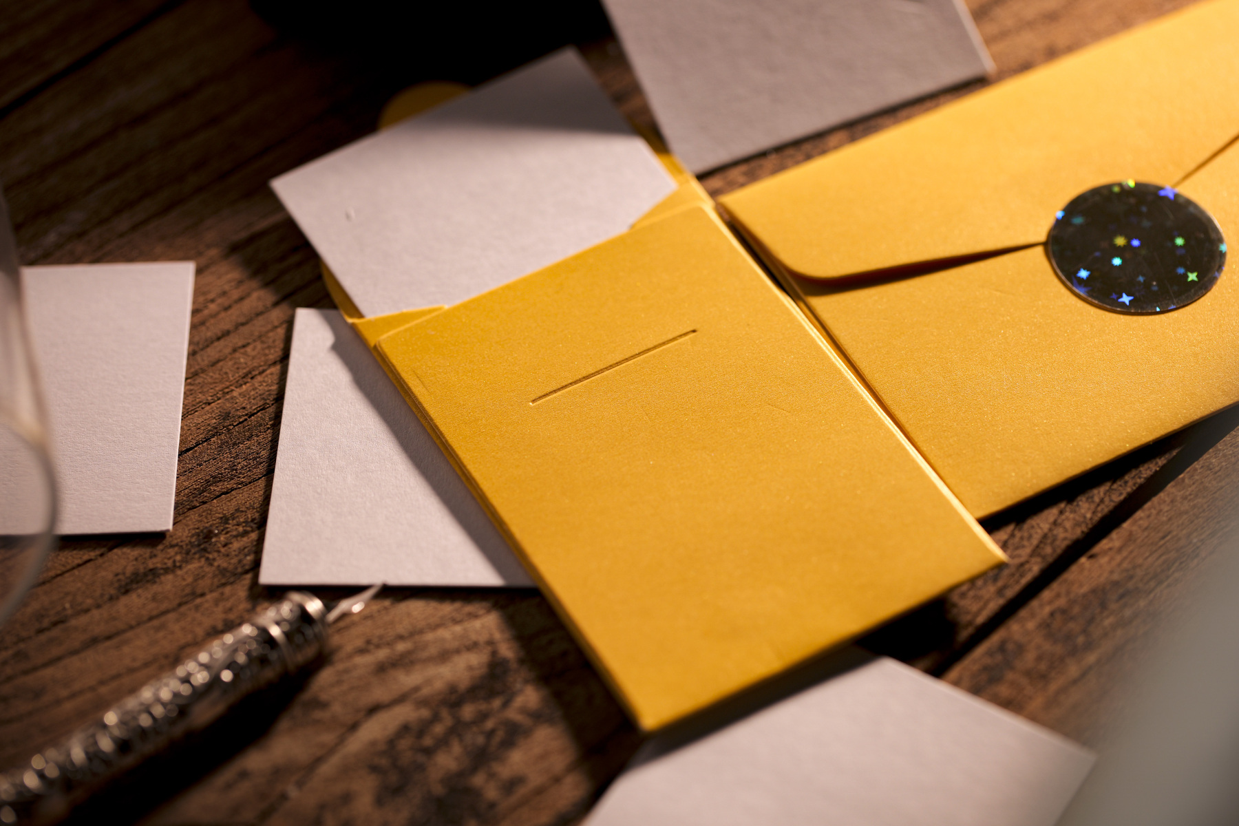 Roentgen Envelope by Chen Yang & TCC Magic