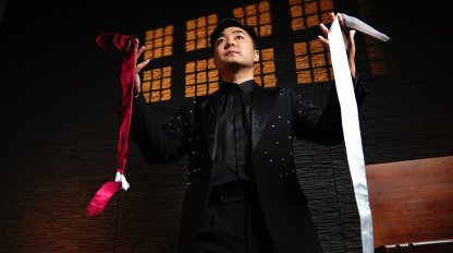 Hopping Tie - Versatile Tie Magic Routine by Leon King