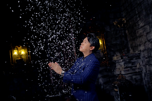 Invisible Snow by Bond Lee