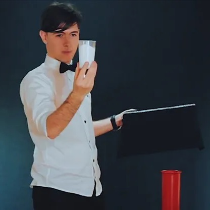 Vanishing Glass of Milk PRO (Gimmicks and Online Instructions) by Bazar de Magia 