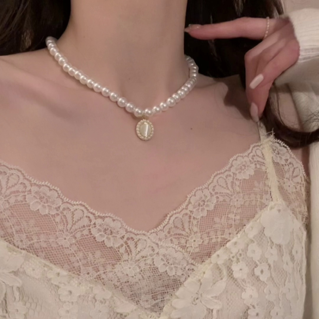 Cat's Eye Stone Pendant Necklace, French Light Luxury, Small and Popular, Advanced Design, Pearl Collar Neckchain