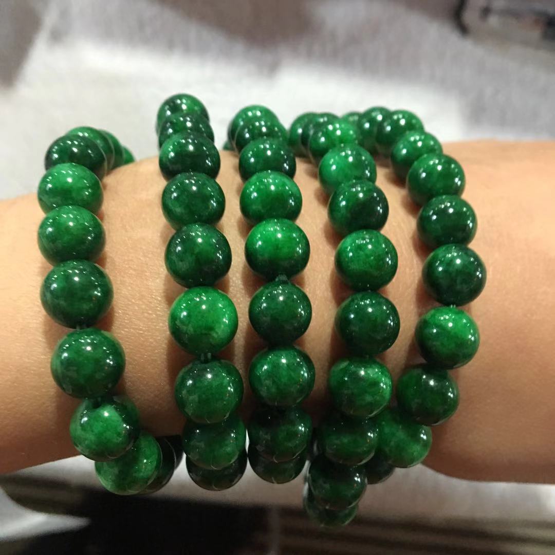 108 natural jadeite sun green dry green sparkling Buddha beads bracelet for disaster relief and blessings. Send gifts to mothers and elders.