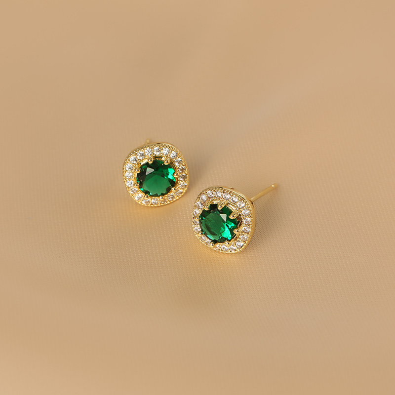 Light luxury, small and exquisite emerald ring diamond earrings