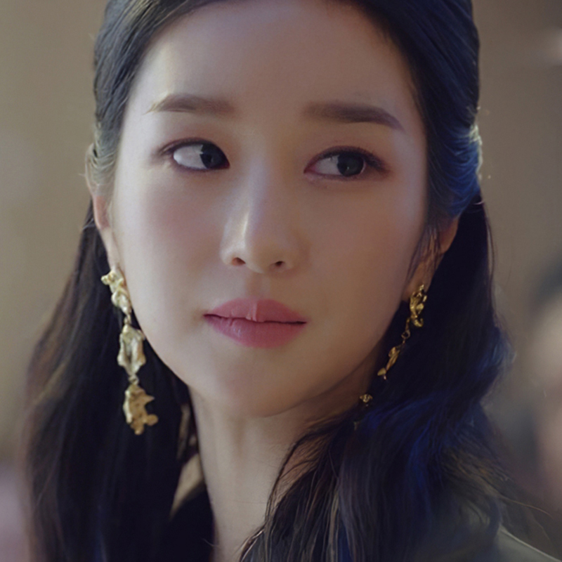 High luxury and minimalist metal long earrings for women