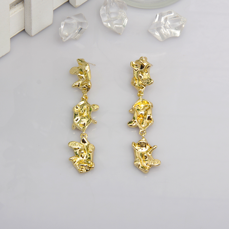 High luxury and minimalist metal long earrings for women