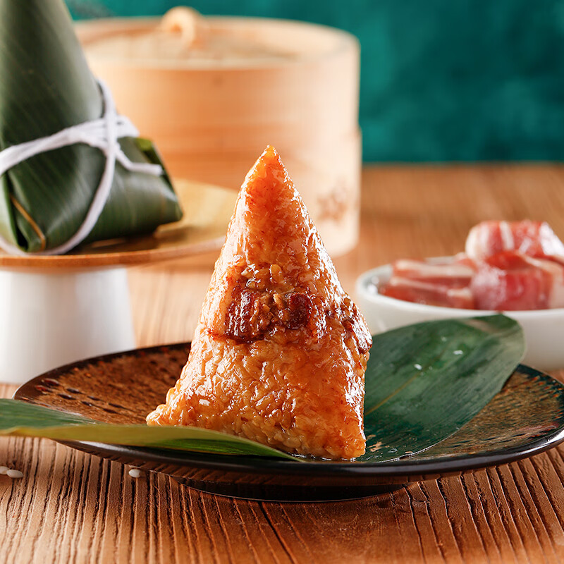 Dragon Boat Festival organic Zongzi gift box high-end gift organic red beans red dates fresh meat zongzi Bean paste cake Dim sum combination package