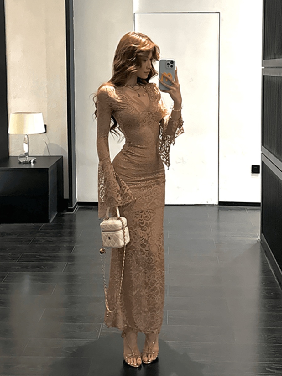 Sexy and pure desire V-neck long sleeved lace patterned long skirt