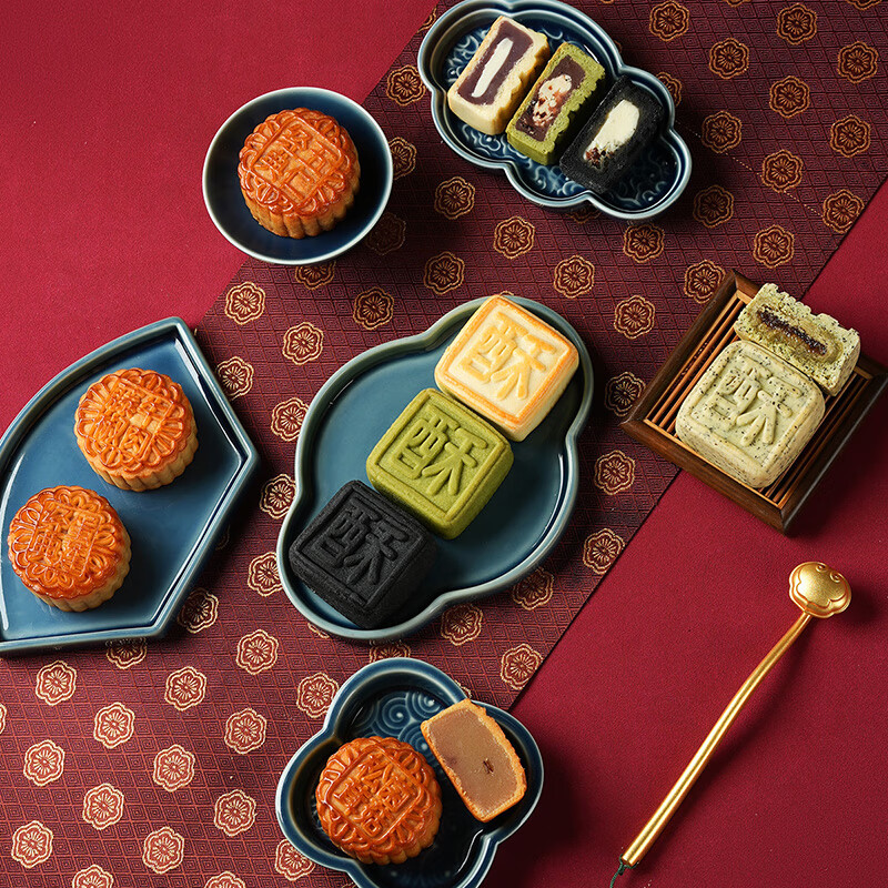Mid-Autumn Festival Moon Cake Gift Box Cantonese Moon Cake Soviet style Pastry Heart High end Gift