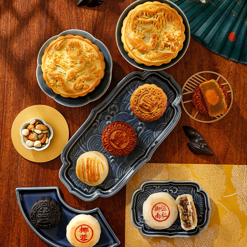 Moon cake gift box Mid-Autumn Festival gift high-end gift Guangdong lotus egg yolk moon cake