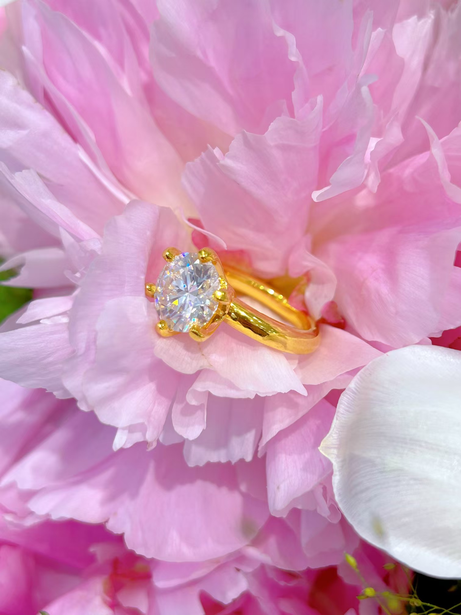 999 gold studded with diamonds, 5g classic six claw ring, luxurious and grand proposal gift