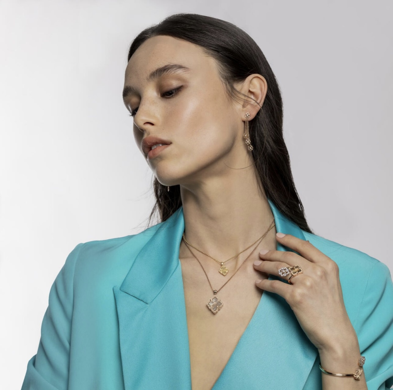 18k Yellow Gold Agate Pendant Stacked Beads Rosette Crafted Women's Necklace White Mother of Pearl