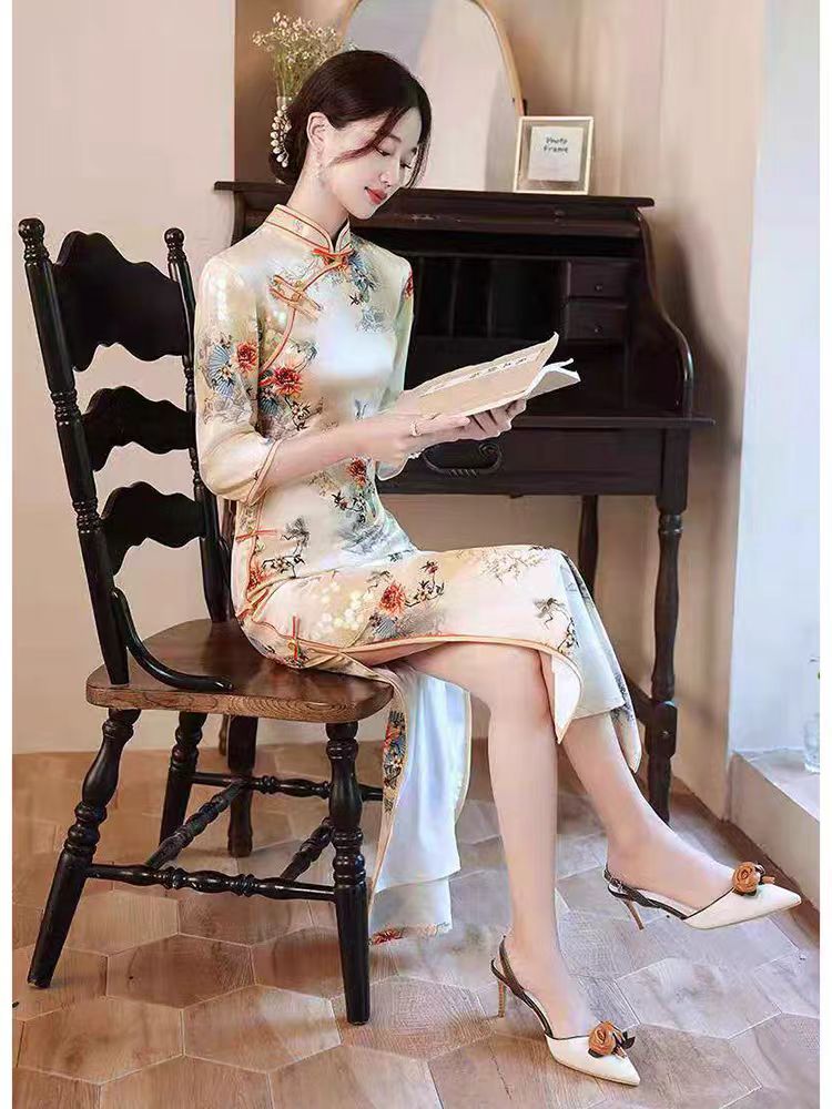 Advanced and ancient Shanghai daily long cheongsam