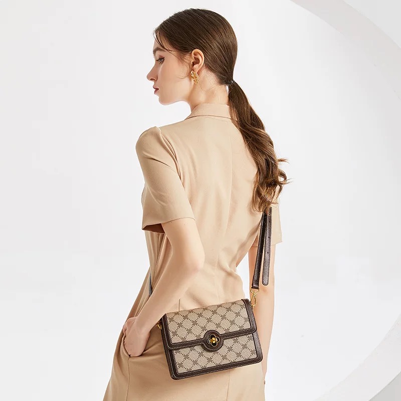 2024 New Fashionable Retro Vintage Flower Bag Handheld One Shoulder Exquisite Small Square Bag