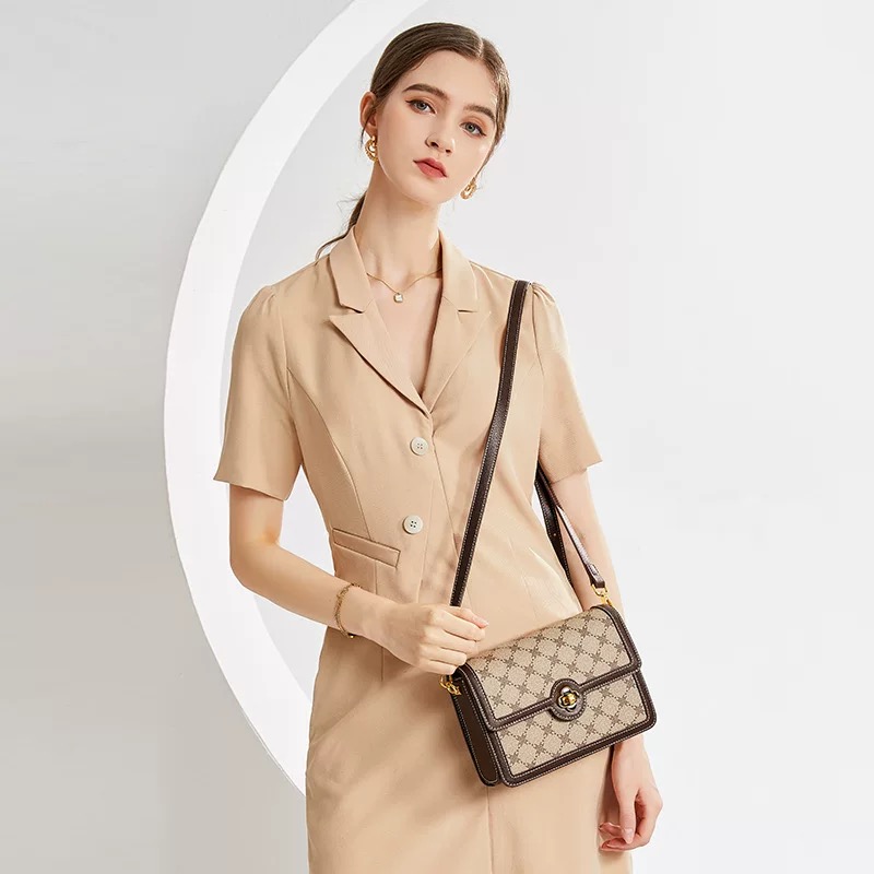 2024 New Fashionable Retro Vintage Flower Bag Handheld One Shoulder Exquisite Small Square Bag