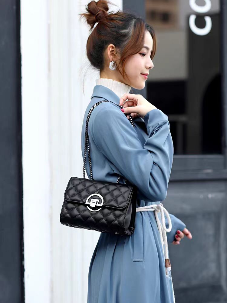 2024 new single shoulder crossbody small square bag mini small fragrant style diamond grid chain bag