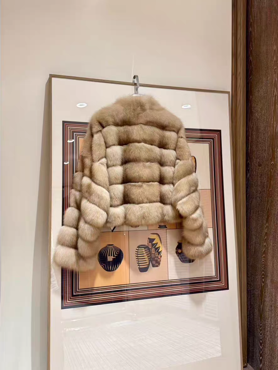 Mink short V-neck exquisite style high luxury fur coat
