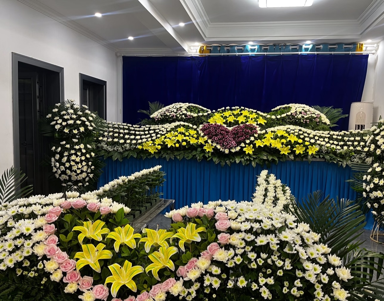 Luxurious surround flower, real flower altar scene decoration