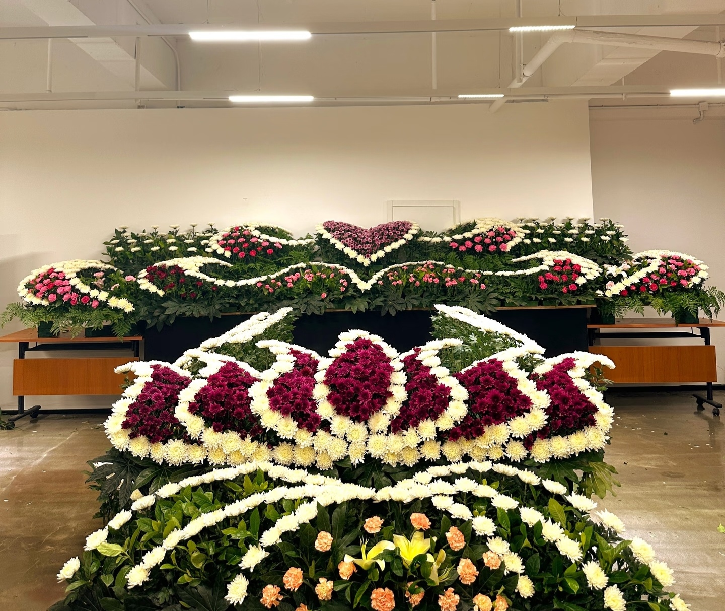 Luxurious surround flower, real flower altar scene decoration