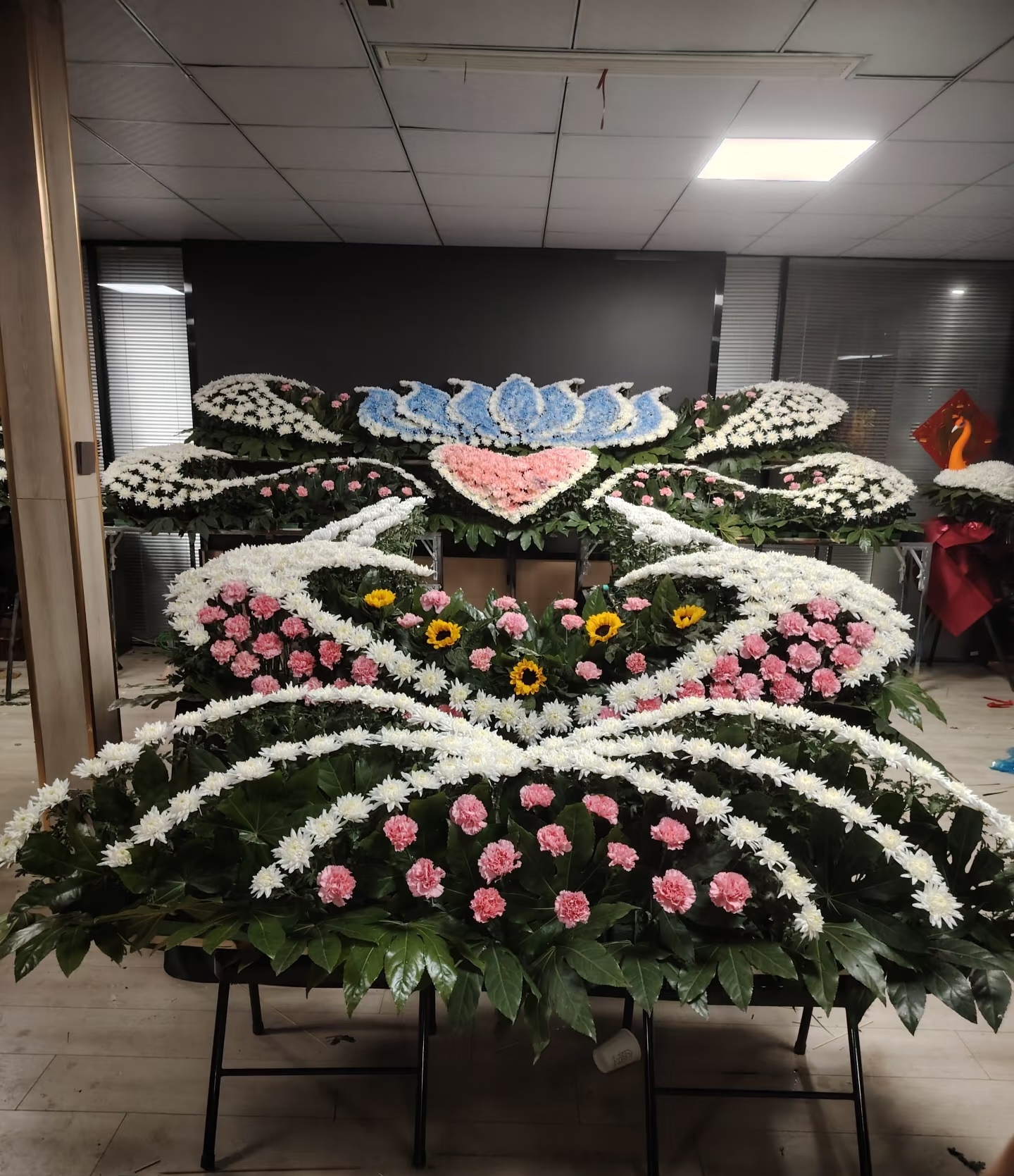 Luxurious surround flower, real flower altar scene decoration