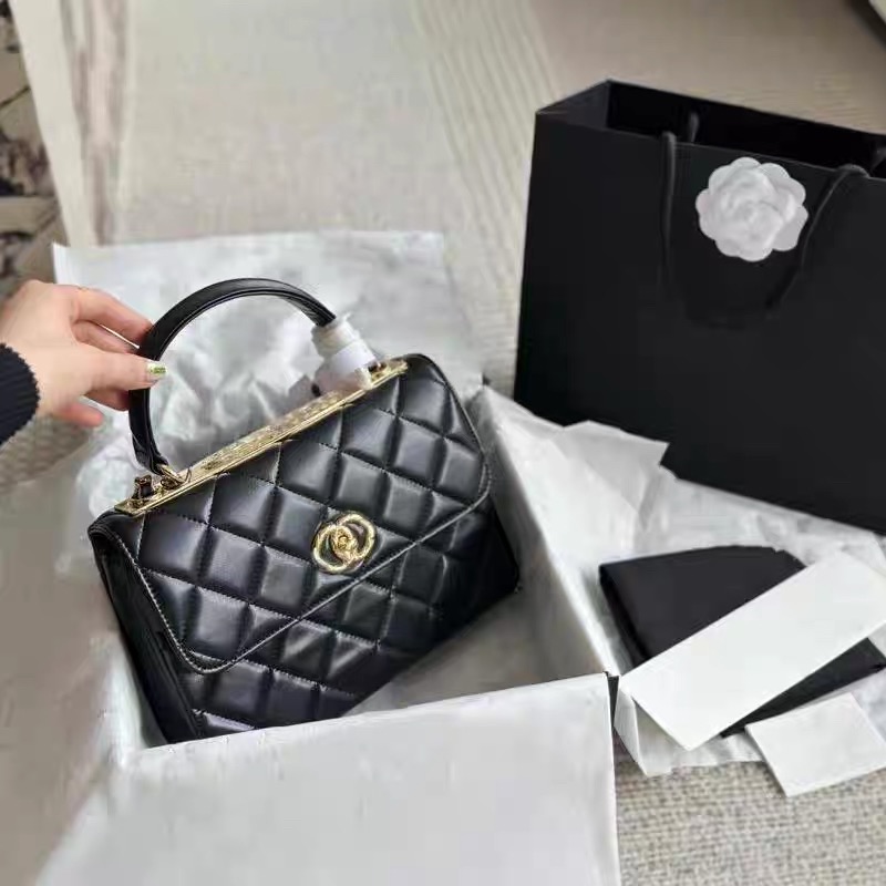 2026 new high-end sheepskin small fragrant wind diamond grid chain shoulder crossbody bag
