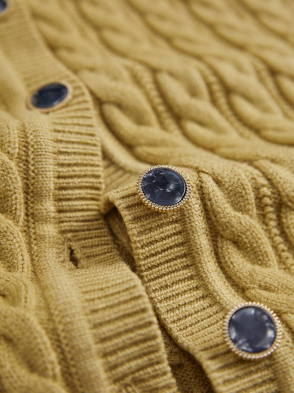 [COSYHARU公式]open five button golgi round knit Cable Knit Sweater – KUOSE.com