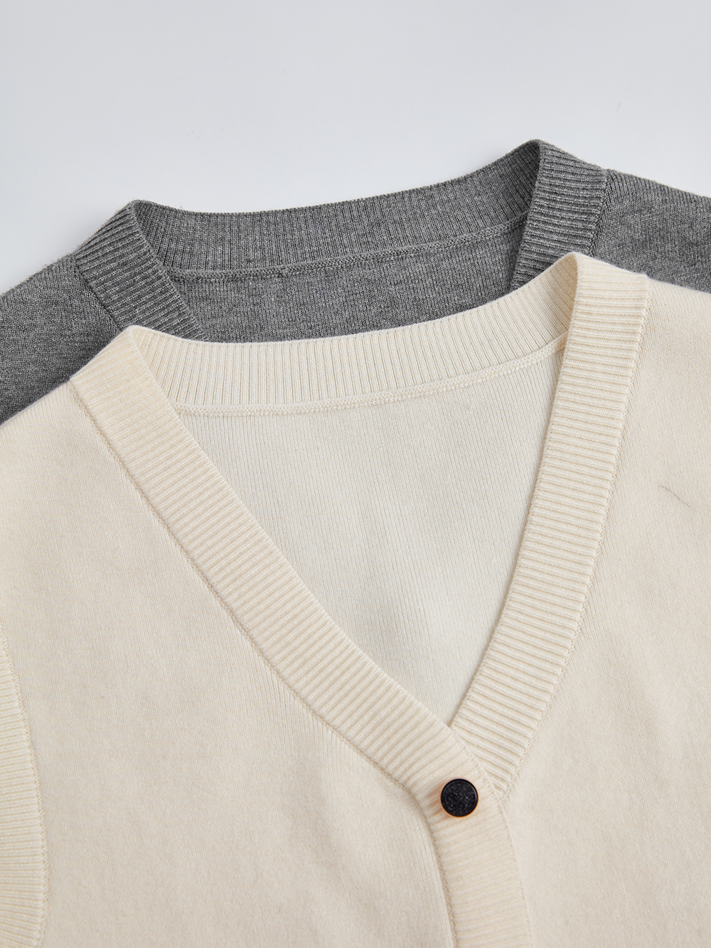 V-neck Knit Dress – KUOSE.com V-neck Knit Dress – KUOSE.com