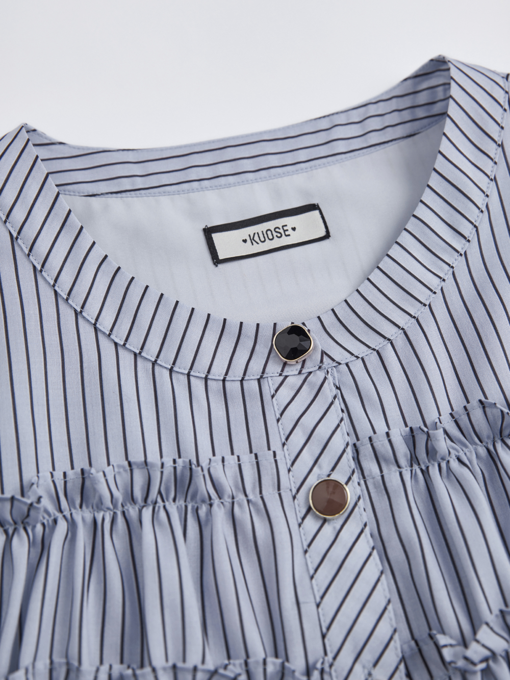 売れ筋商品|||カルバンクライン カットソー トップス レディース Petite Striped Pleated-Neck Top Light Sky Multi Calvin Klein Petite Striped Pleated-neck Top in Blue | Lyst