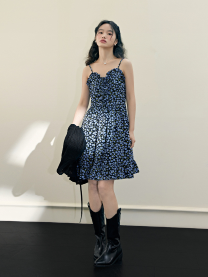 カーディガンと花柄のドレス – KUOSE.com カーディガンと花柄のドレス – KUOSE.com