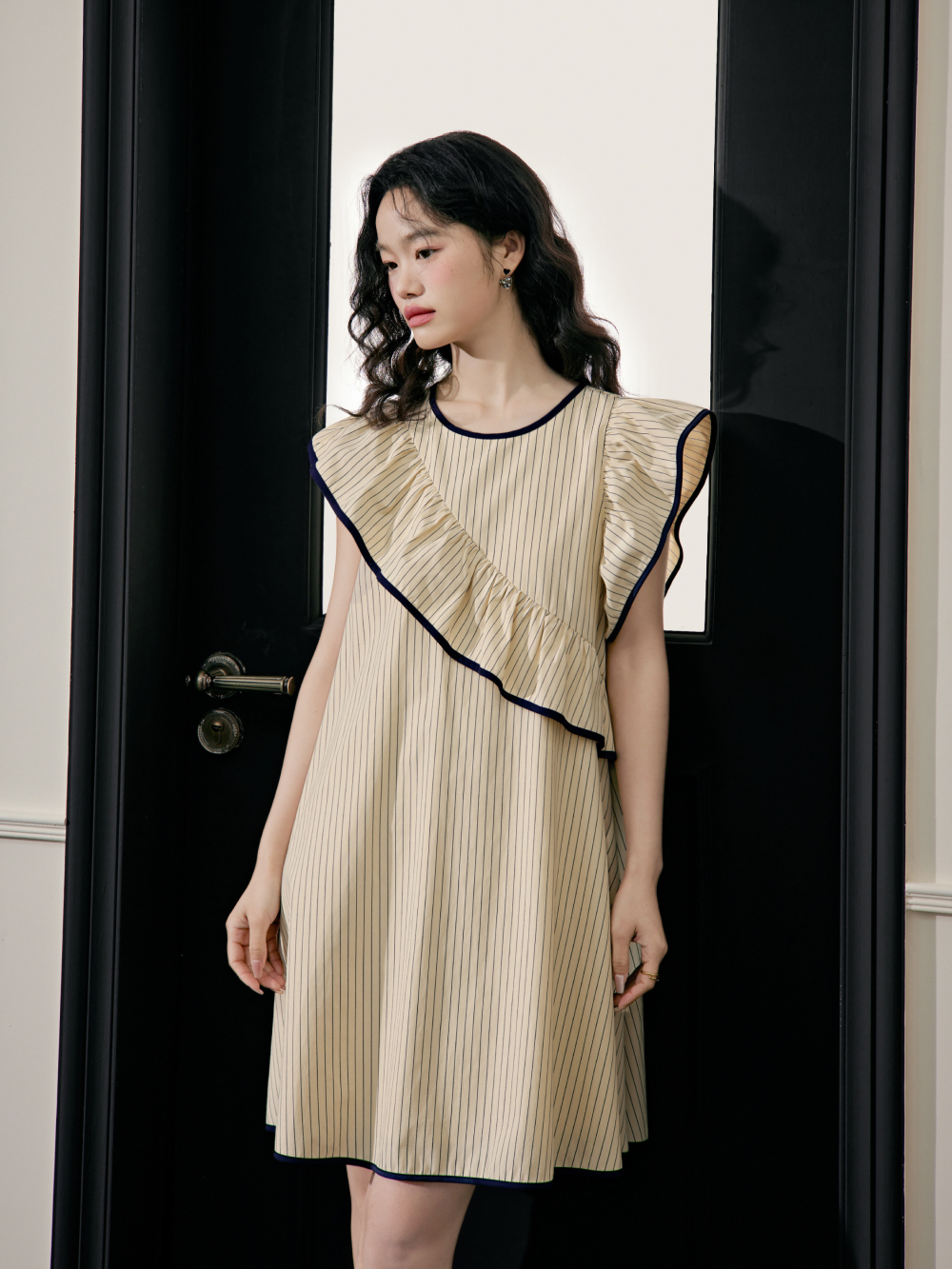 QUEENE AND BELLE ベスト/ノースリーブ S ベージュ 【古着